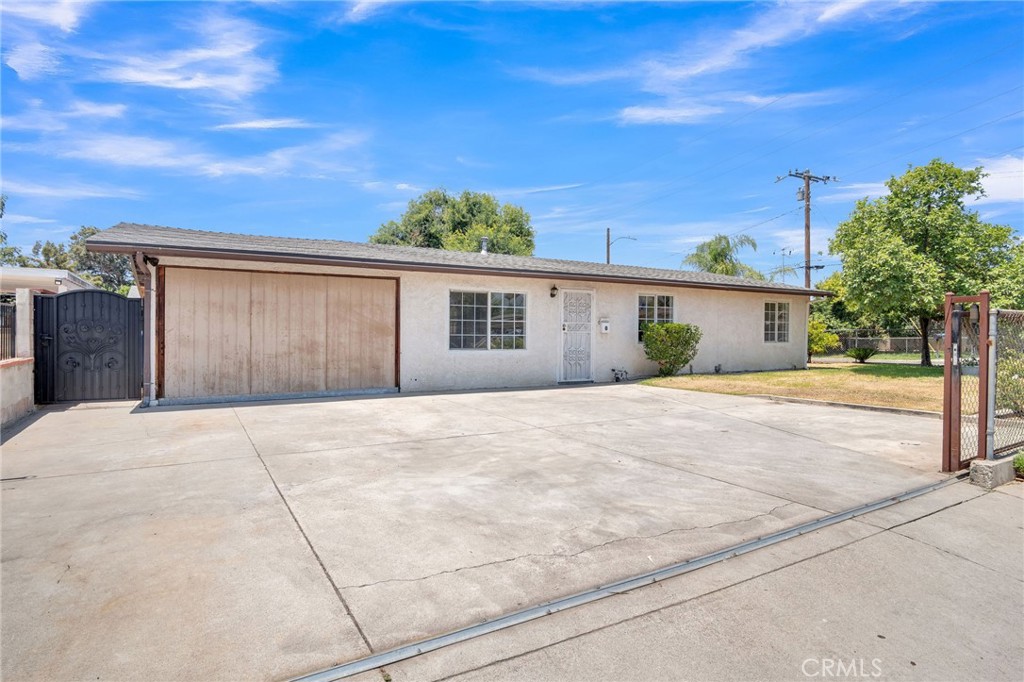 5327 N Rockvale Avenue Property Photo 1