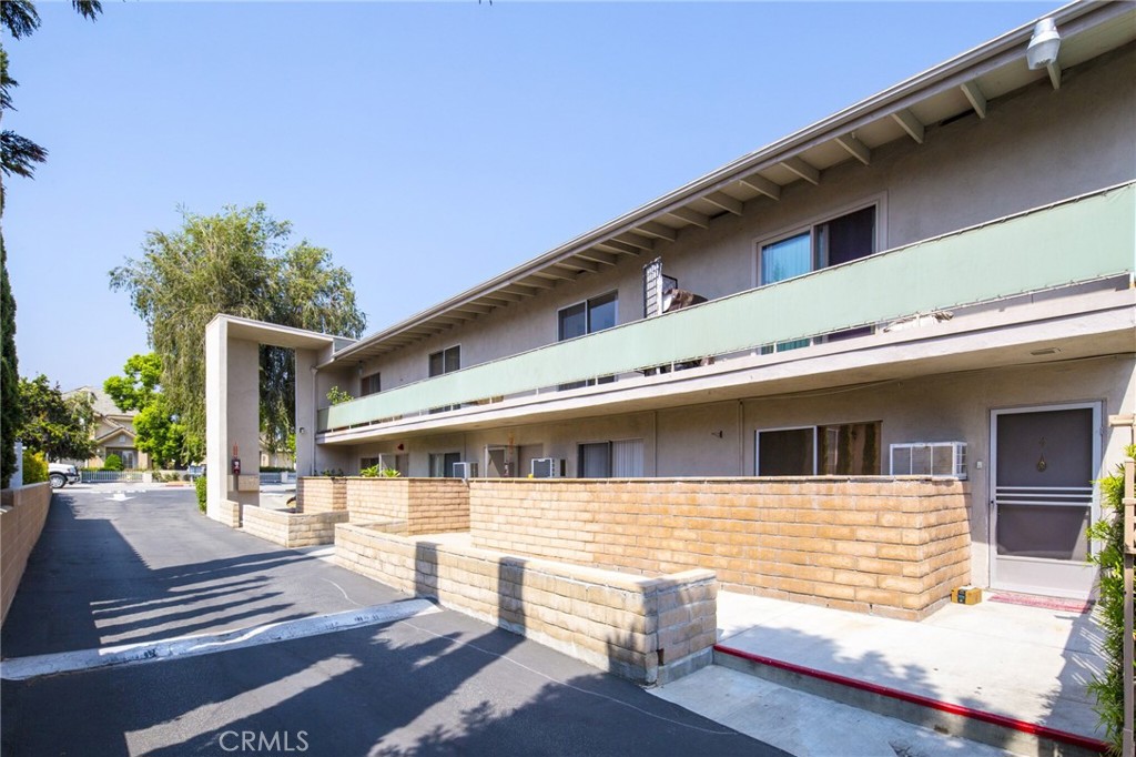 922 W Duarte Rd 3 Property Photo 4