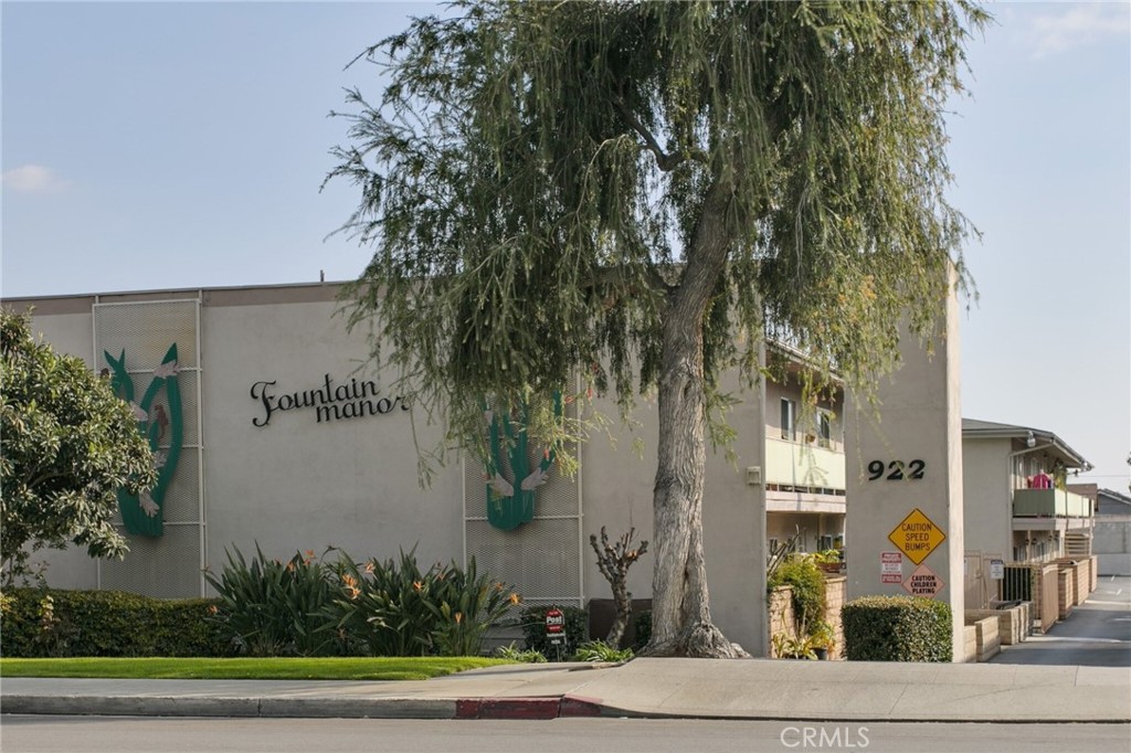 922 W Duarte RD 11 Property Photo 1