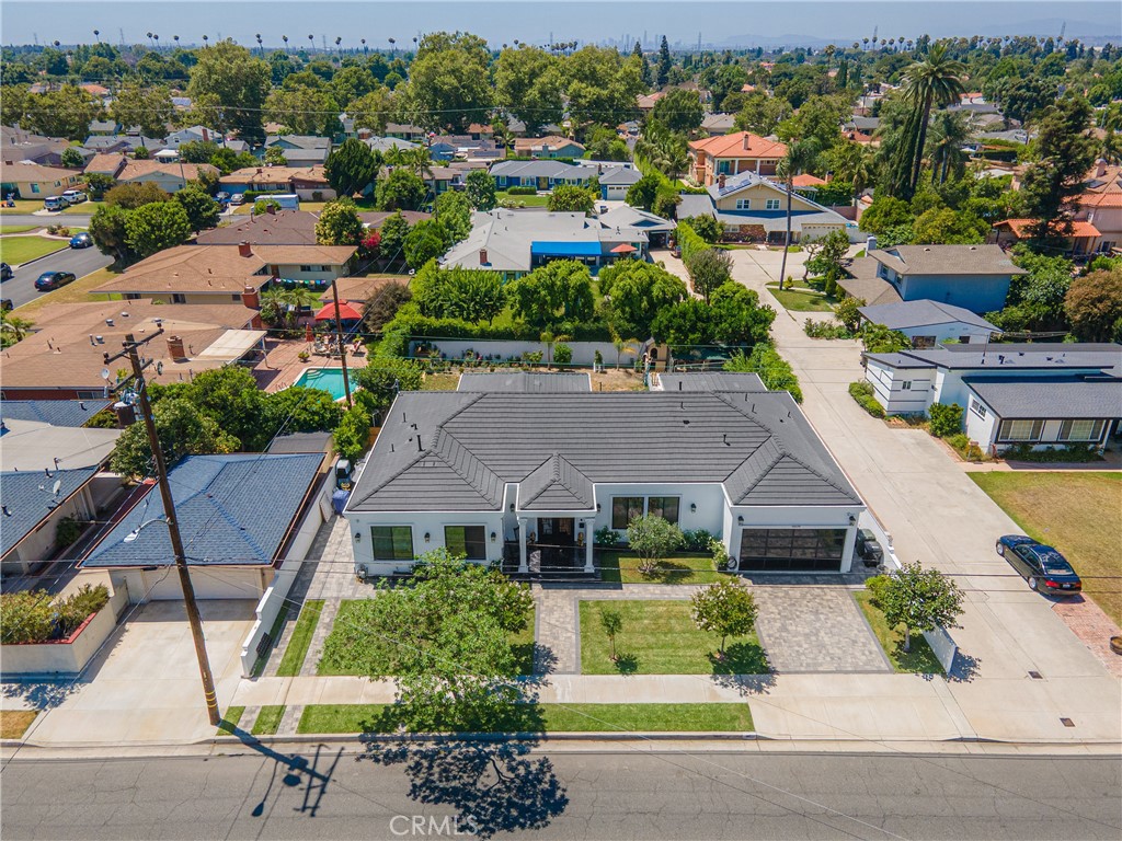 9509 Downey Avenue Property Photo 2