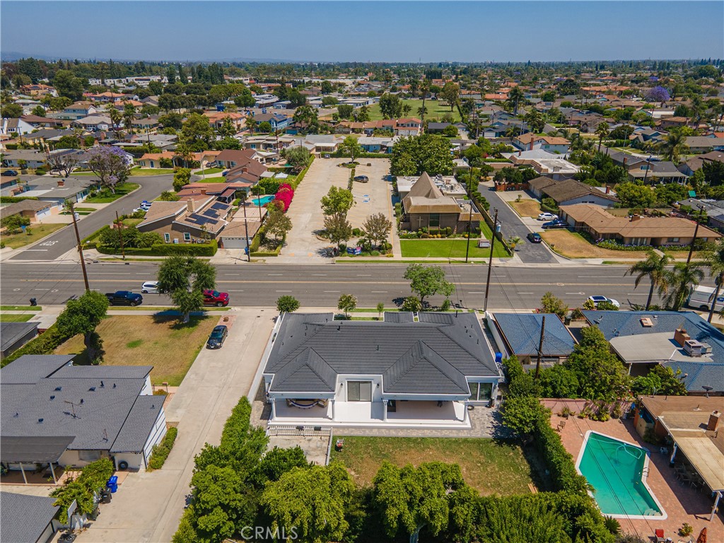 9509 Downey Avenue Property Photo 3