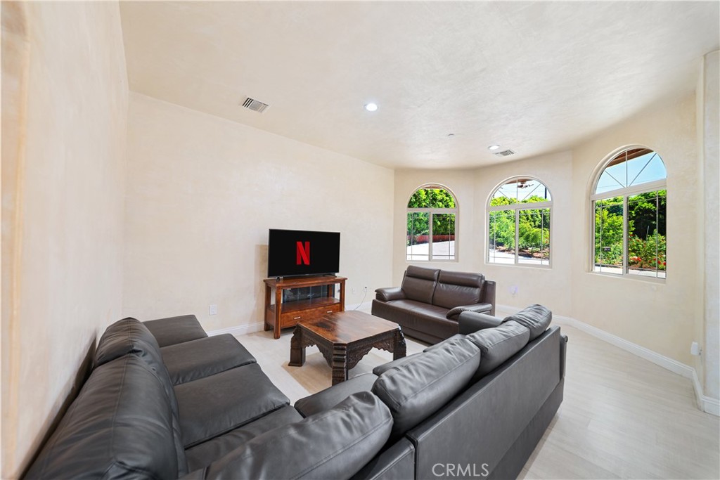 12605 Kagel Canyon Road Property Photo 14
