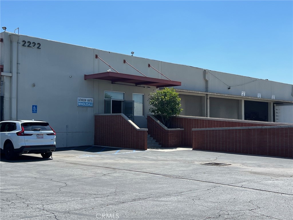 2222 E Davie Avenue Property Photo 2
