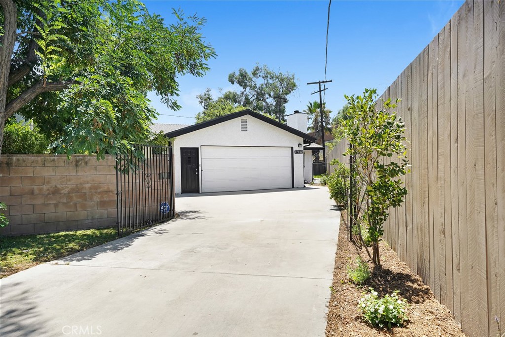 11940 Tiara Street Property Photo 1