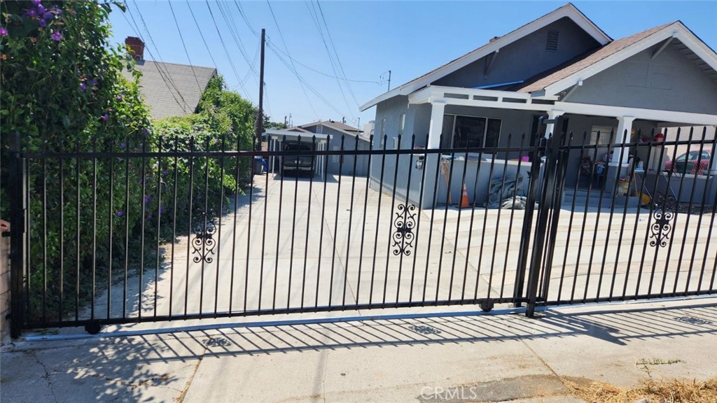 929 N Rowan Avenue Property Photo 1