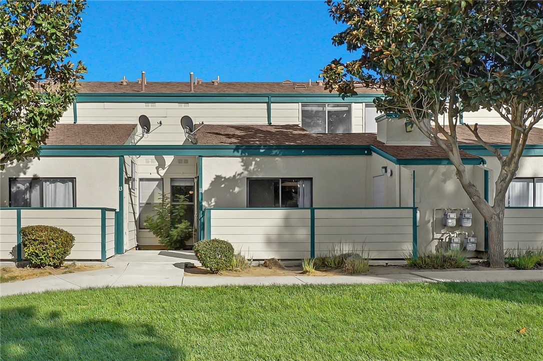 44544 15th E 11 Property Photo 1