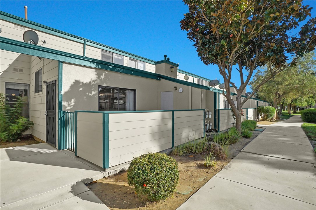 44544 15th E 11 Property Photo 2