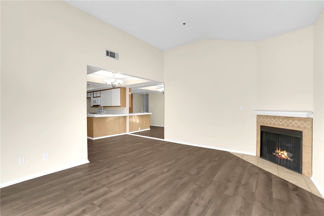 44544 15th E 11 Property Photo 3