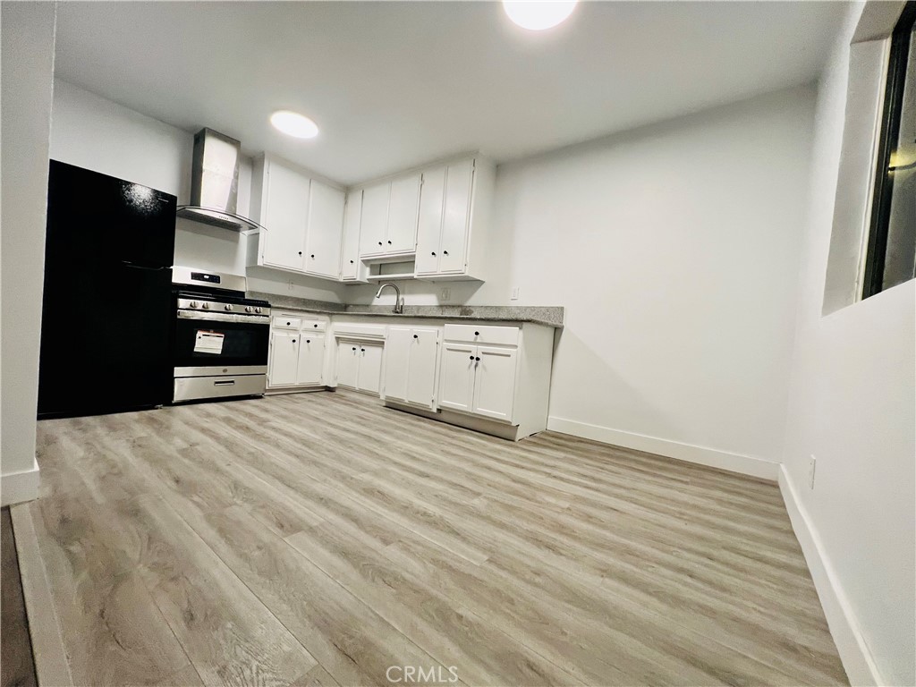 1449 S Point View Street Property Photo 10
