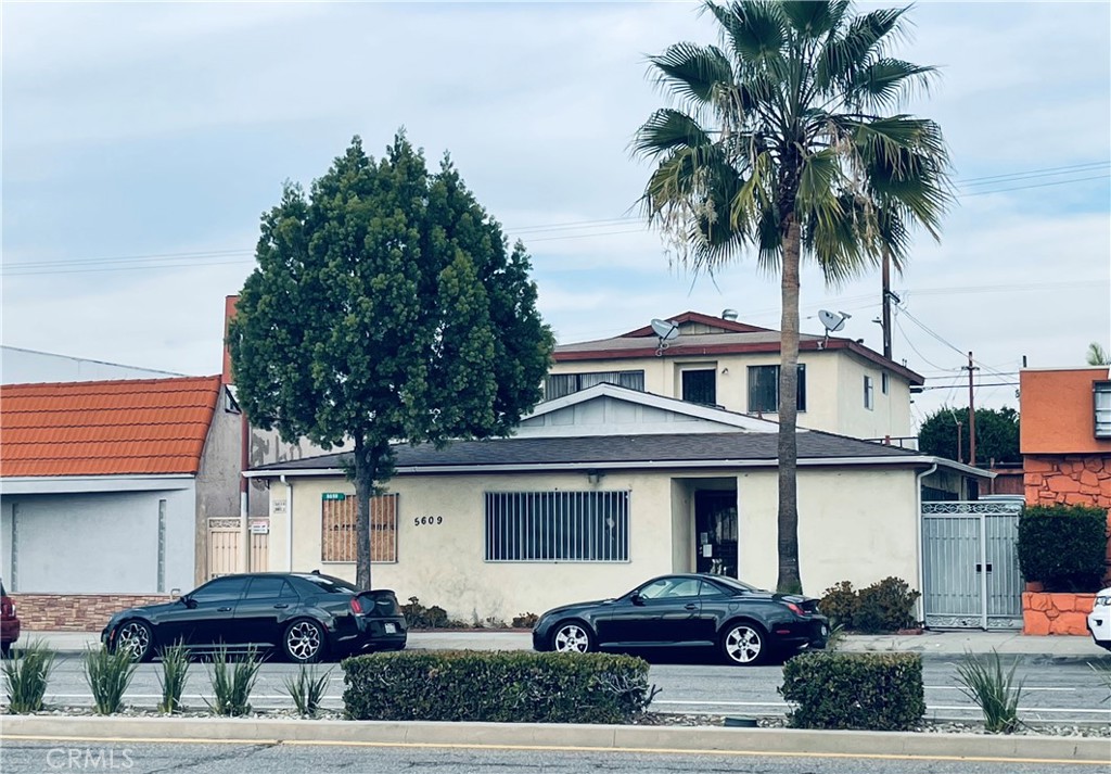 5609 56115613 E Beverly Boulevard 3 Property Photo 1