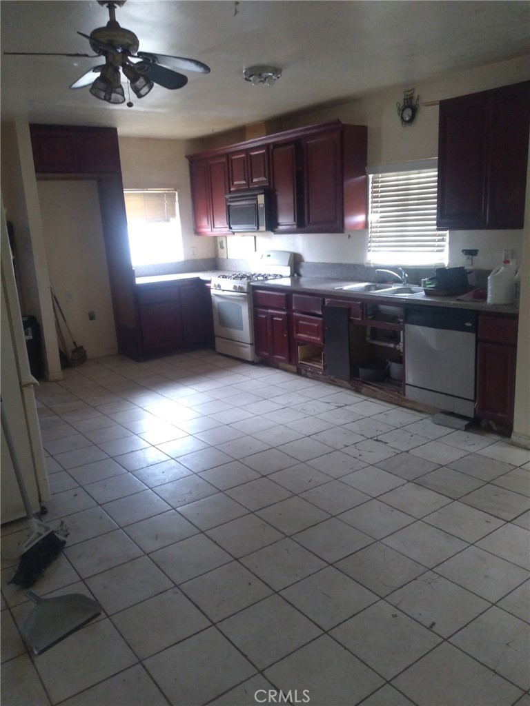 11957 Bartlett Property Photo 6