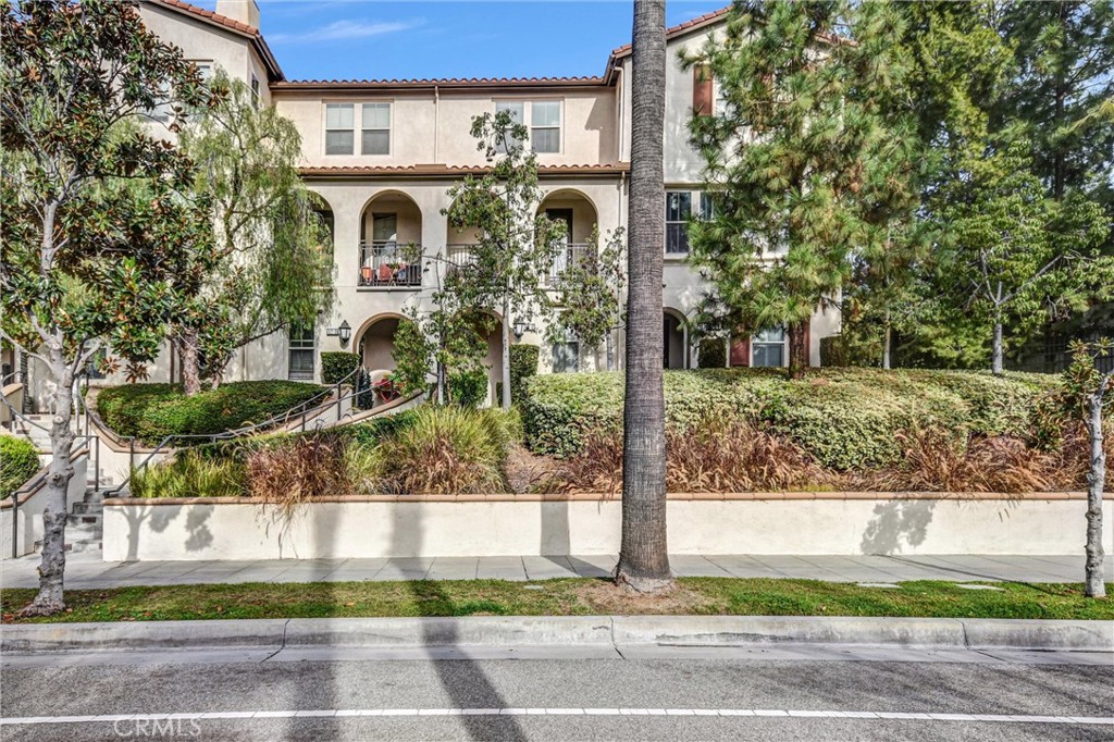 827 E Promenade E Property Photo 1
