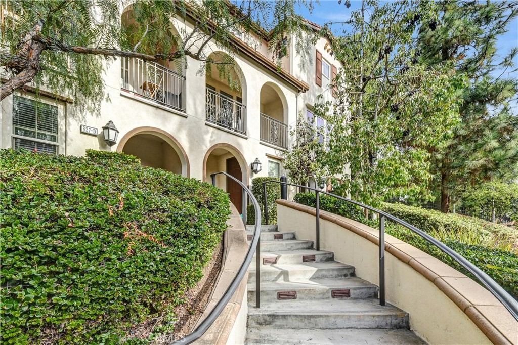 827 E Promenade E Property Photo 2