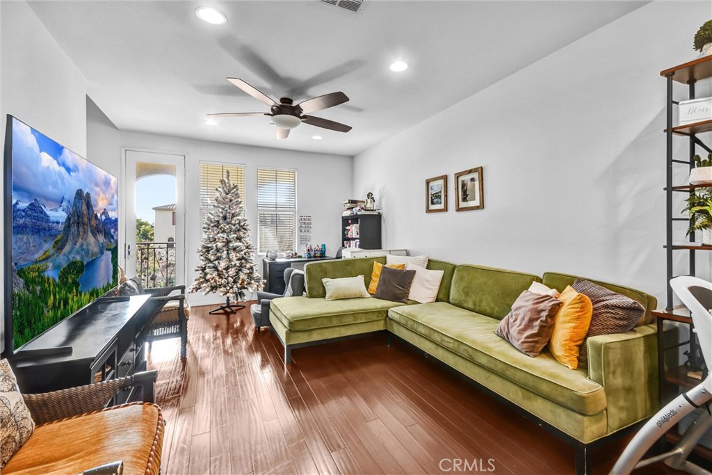 827 E Promenade E Property Photo 5