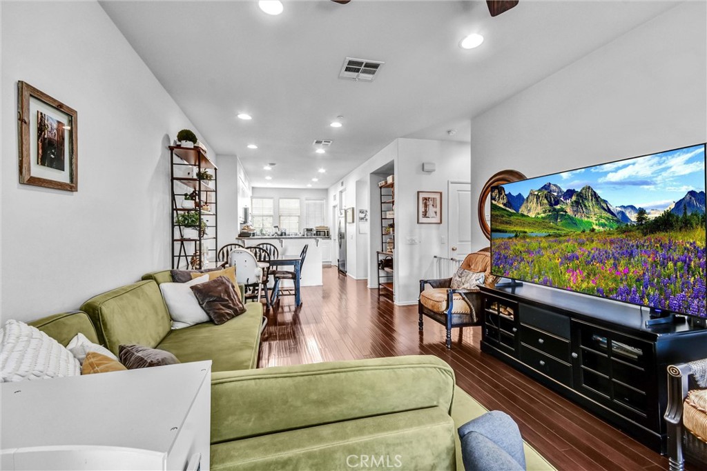 827 E Promenade E Property Photo 7