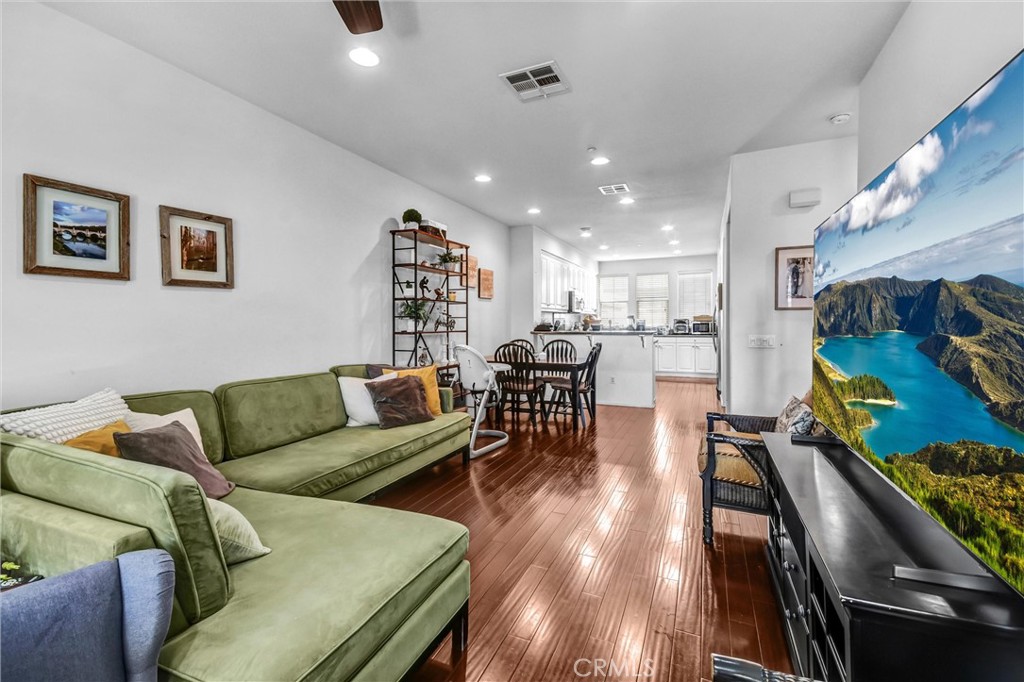 827 E Promenade E Property Photo 8