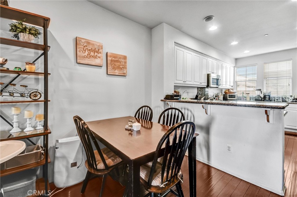 827 E Promenade E Property Photo 9