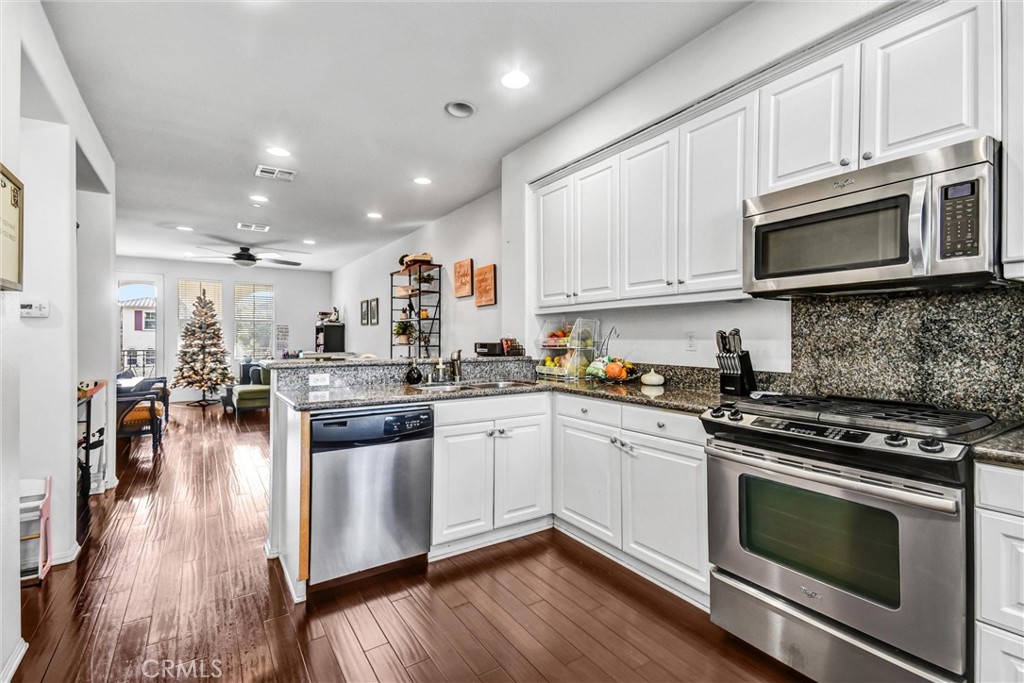 827 E Promenade E Property Photo 13