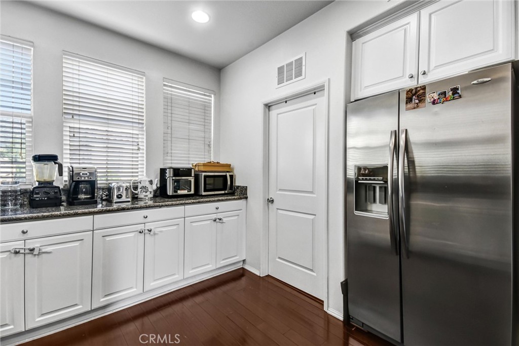 827 E Promenade E Property Photo 14