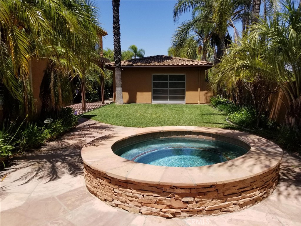 1568 Greens Drive Property Photo 3