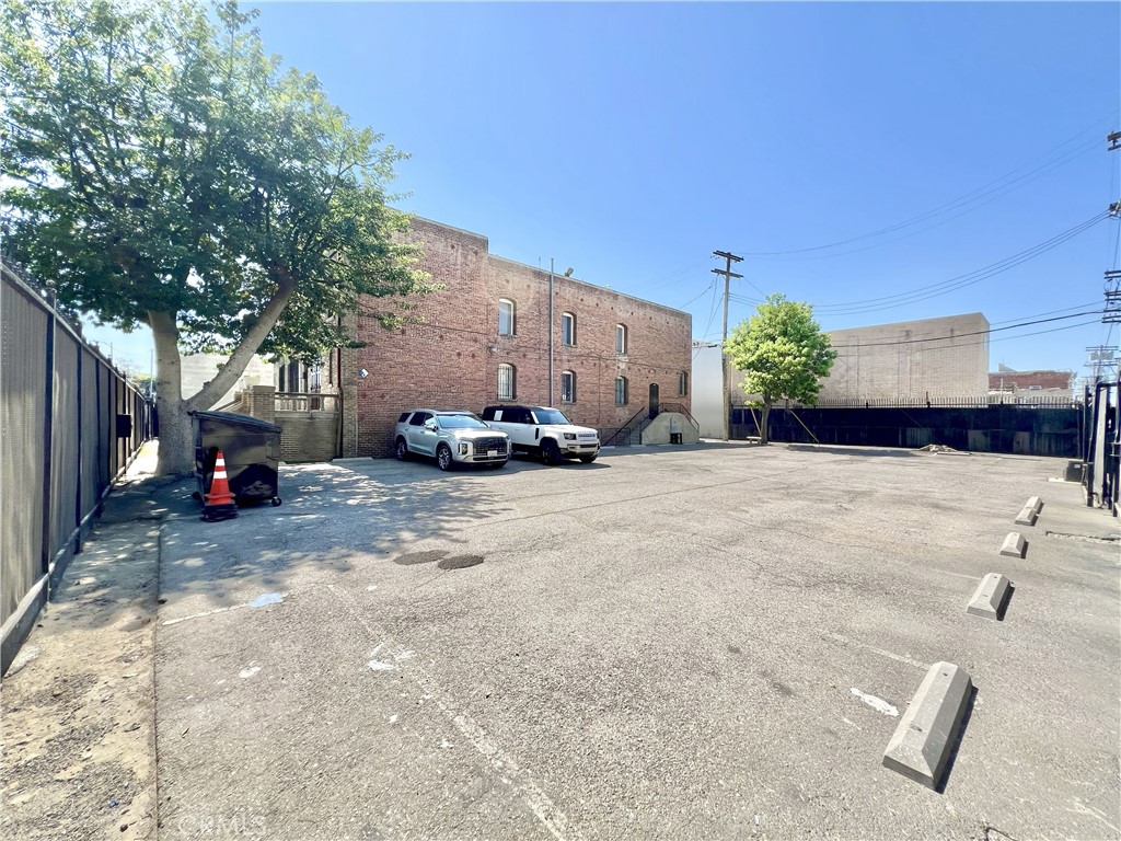 606 E 6th Street Property Photo 3