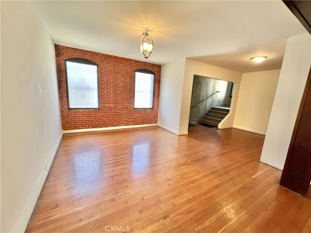 606 E 6th Street Property Photo 5
