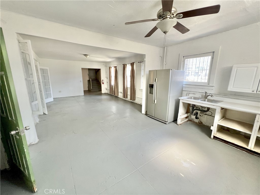 606 E 6th Street Property Photo 11