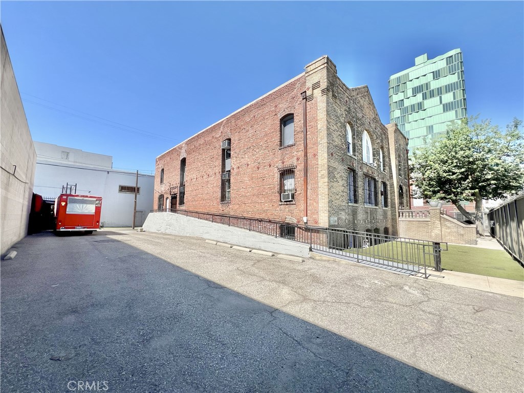 606 E 6th Street Property Photo 12
