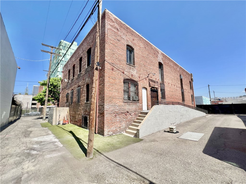 606 E 6th Street Property Photo 13