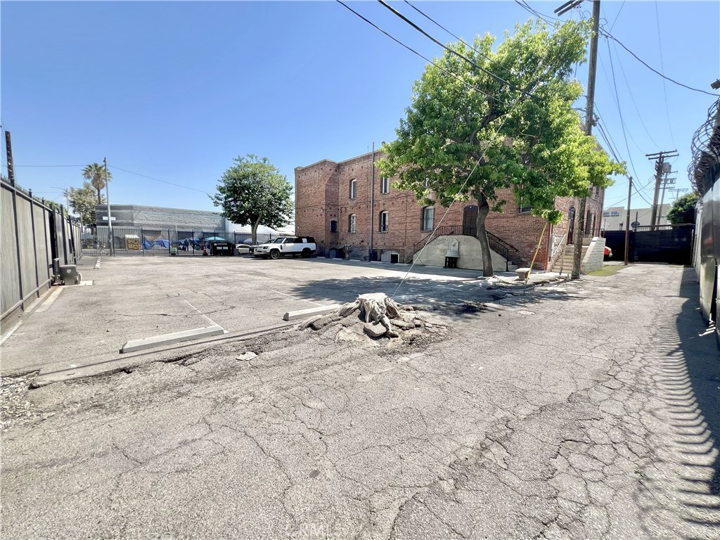 606 E 6th Street Property Photo 14