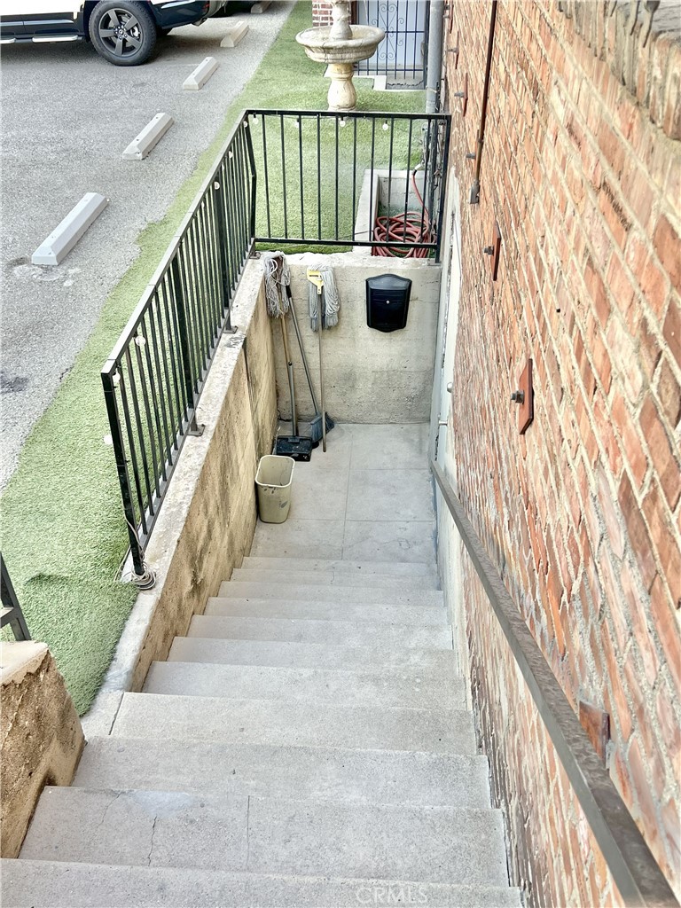 606 E 6th Street Property Photo 17