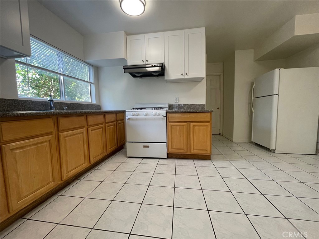 1427 S Chapel Avenue 2 Property Photo 6