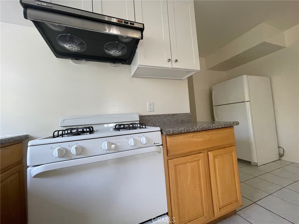 1427 S Chapel Avenue 2 Property Photo 7