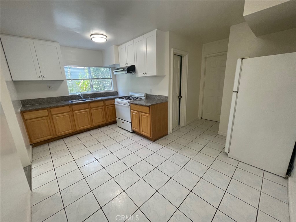 1427 S Chapel Avenue 2 Property Photo 8