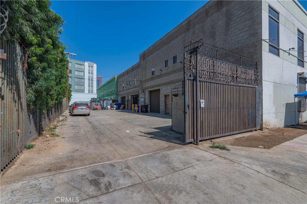 472 E 4th Street Property Photo 27