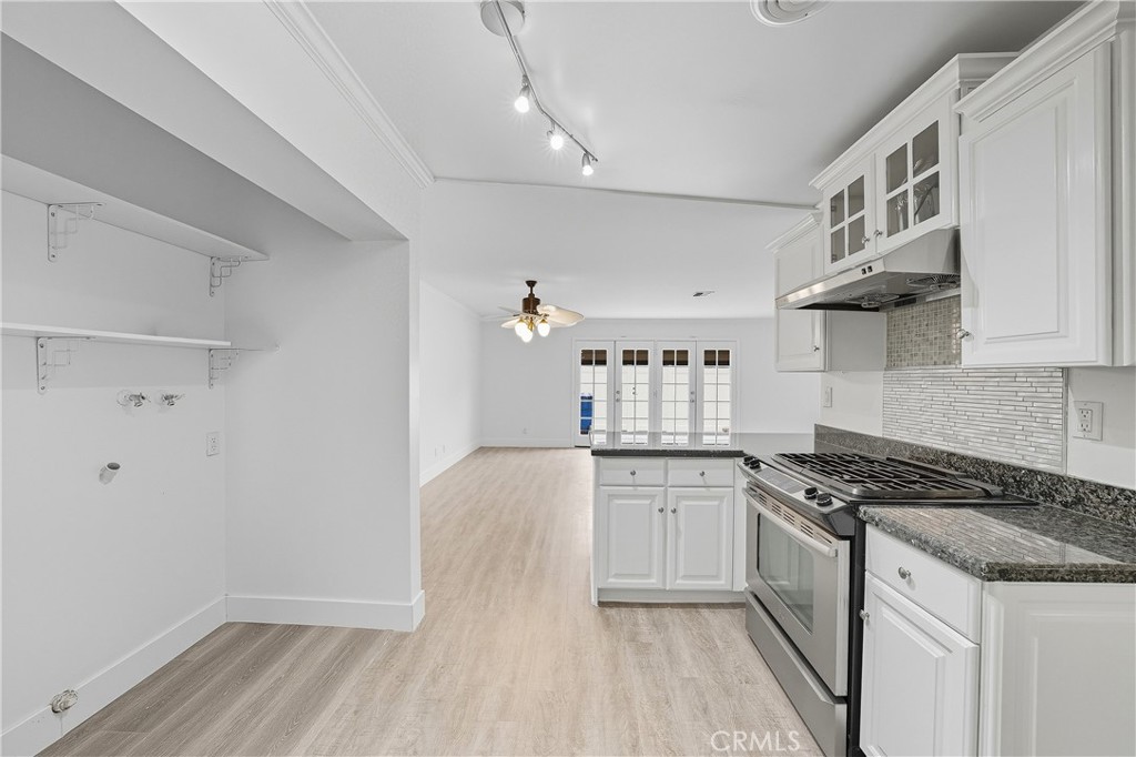 644 E Lee Place Property Photo 3