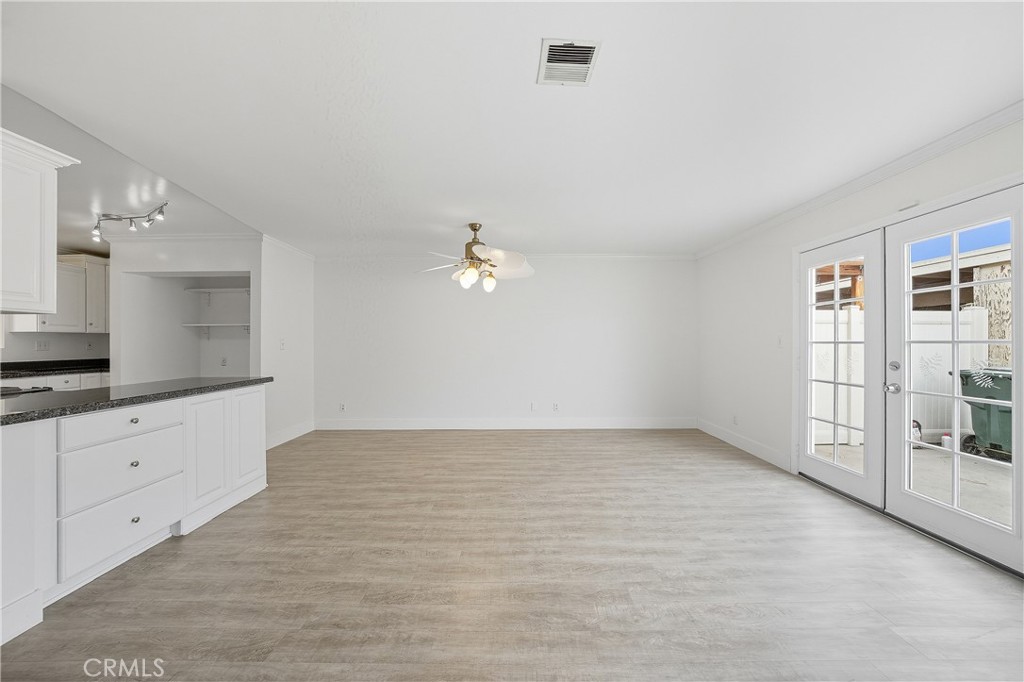 644 E Lee Place Property Photo 8