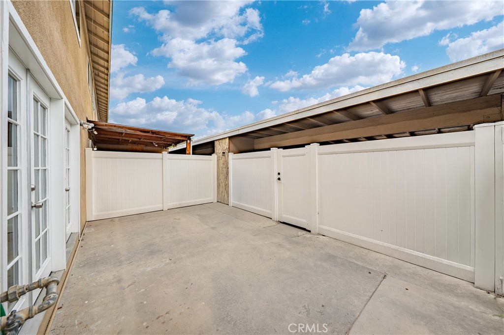 644 E Lee Place Property Photo 10