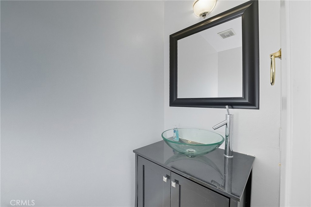 644 E Lee Place Property Photo 11