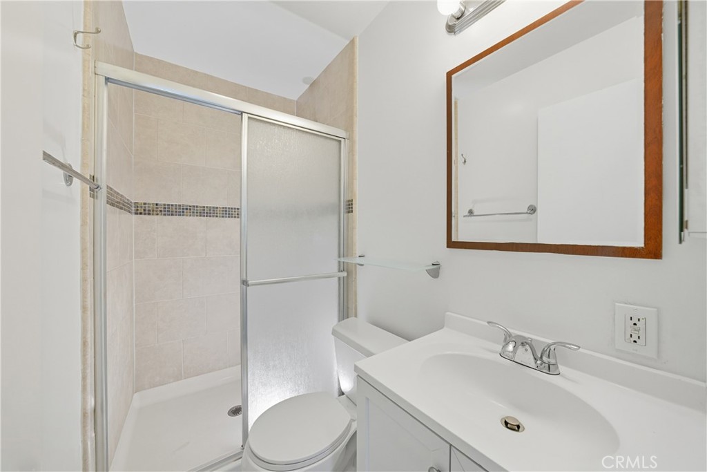 644 E Lee Place Property Photo 15