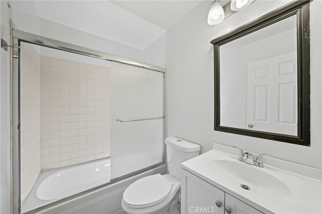 644 E Lee Place Property Photo 16