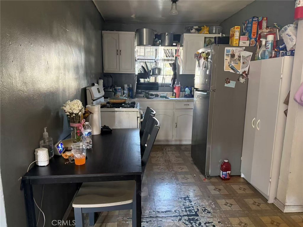 2426 Medford Property Photo 2