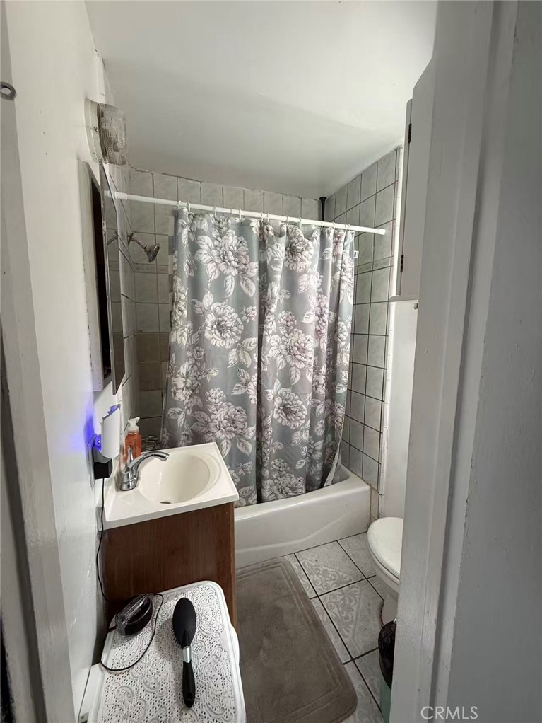 2426 Medford Property Photo 4