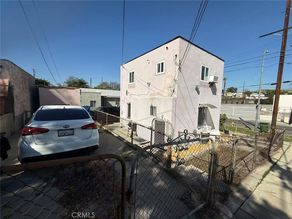 2426 Medford Property Photo 5