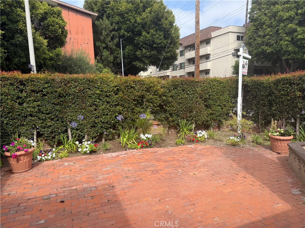 1437 Greenfield Avenue Property Photo 7