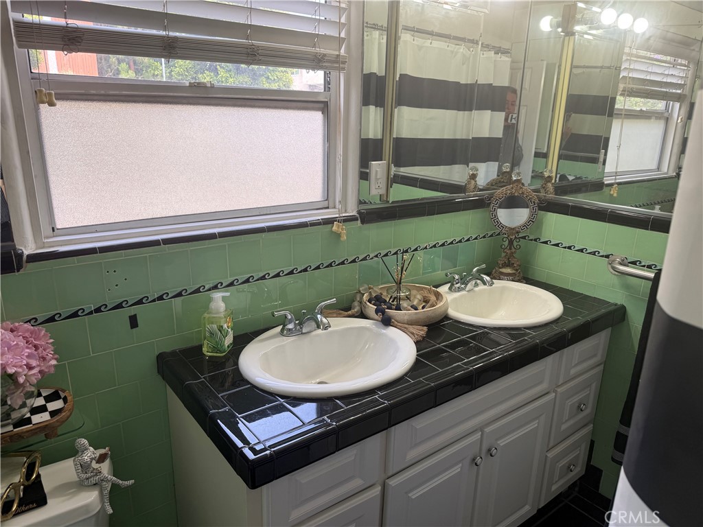 1437 Greenfield Avenue Property Photo 13