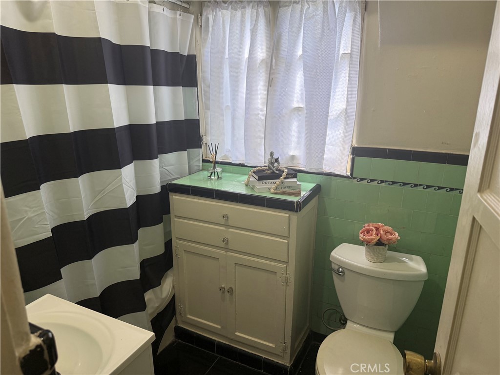 1437 Greenfield Avenue Property Photo 24