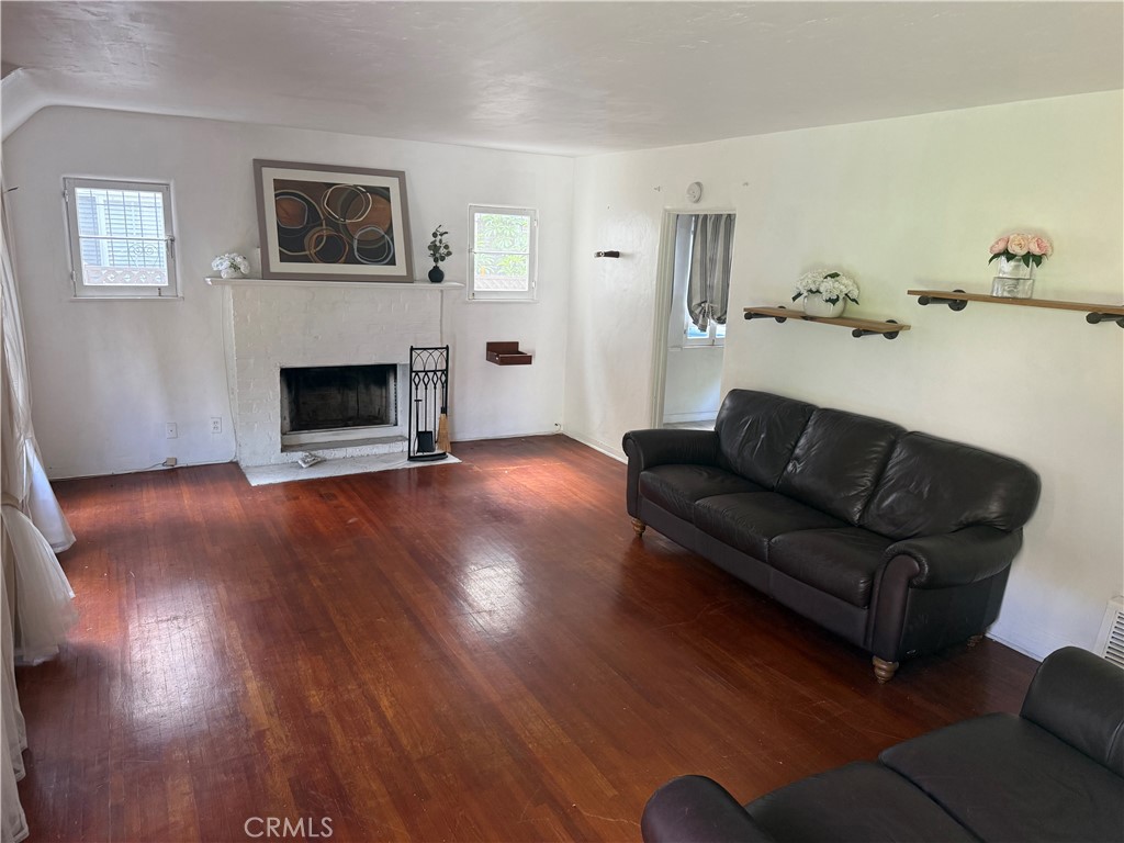 1437 Greenfield Avenue Property Photo 25