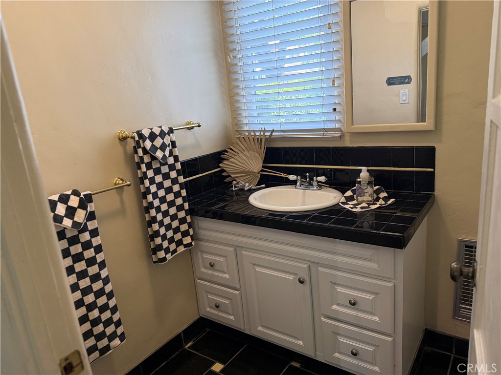 1437 Greenfield Avenue Property Photo 36