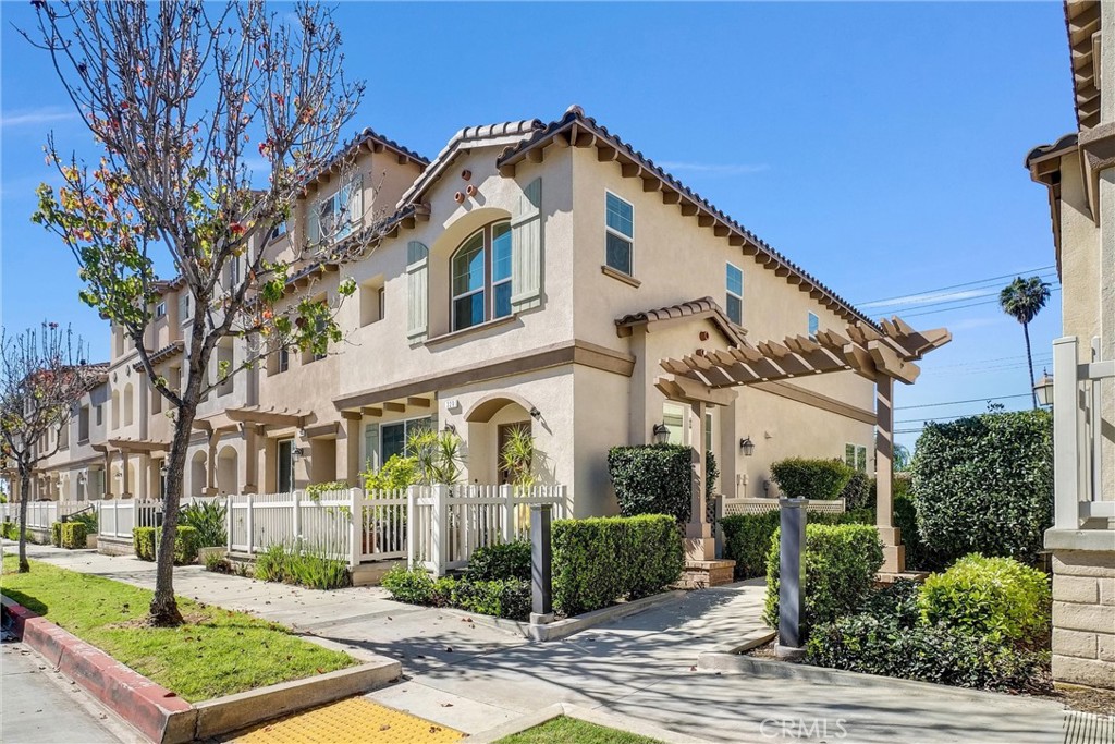 329 N Fenimore Property Photo 1